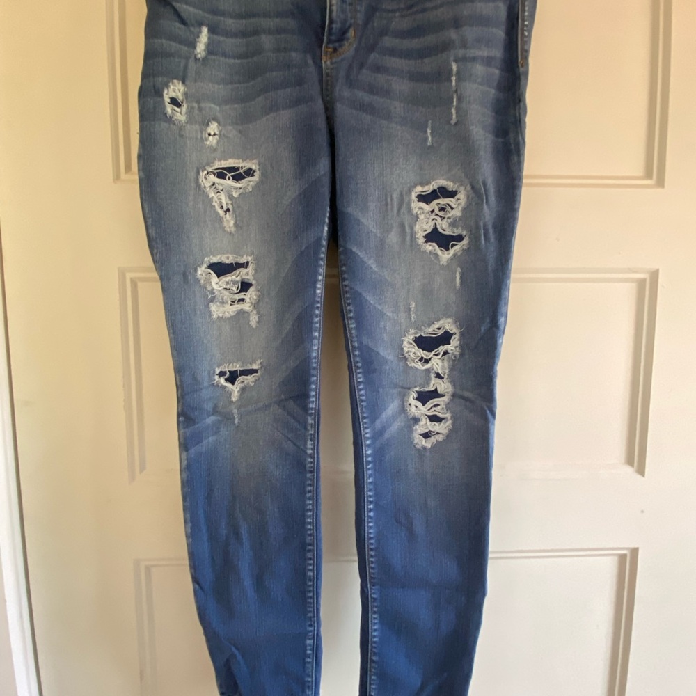 Judy Blue Distressed Skinny Jeans in Classic Blue